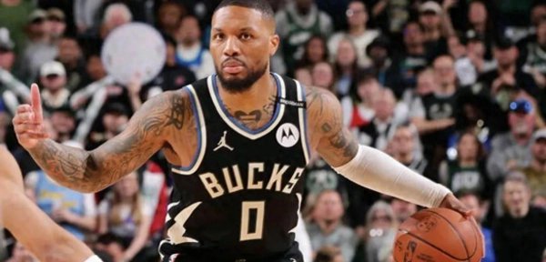 Sau Ayton và Lillard, một ngườ