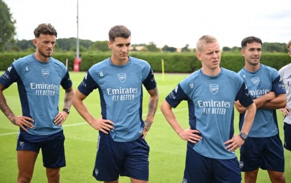 Đội đầu tiên của Arsenal tiếp 